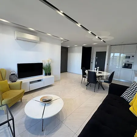 Daire Beautiful With Air Conditioning, Balcony And Underground Garage *