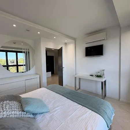 Beautiful With Air Conditioning, Balcony And Underground Garage *