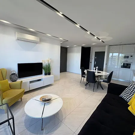 Beautiful With Air Conditioning, Balcony And Underground Garage Daire