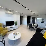 Apartment Beautiful With Air Conditioning, Balcony And Underground Garage *